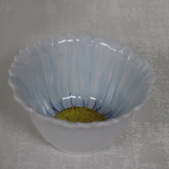 SPRING GATHERINGS FLOWER SHAPED APPETIZER DESSERT MELAMINE BOWLS - SET OF 4 -NEW - Picture 3 of 7